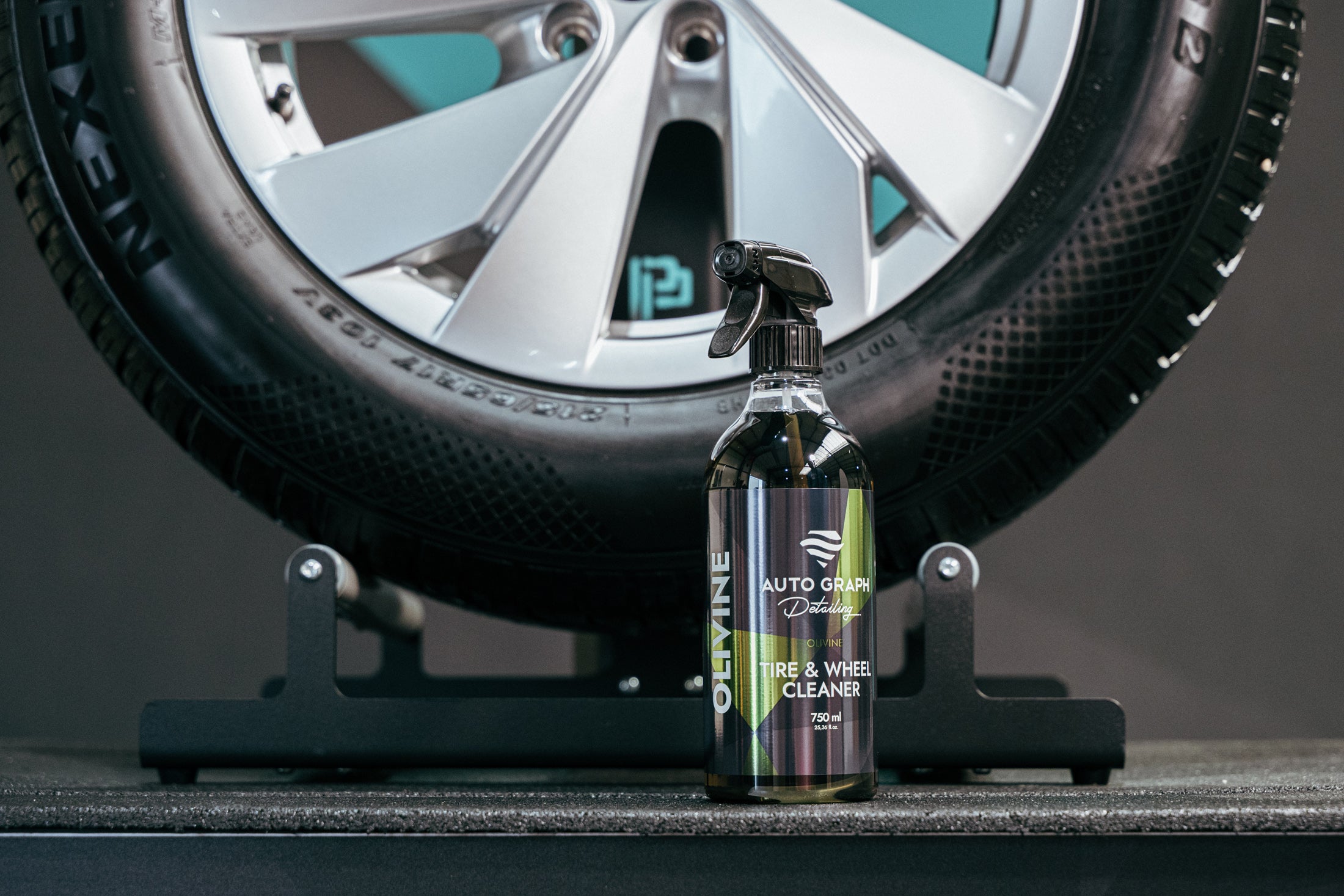 Auto Graph Olivine TIRE & WHEEL CLEANER Vanteiden & renkaiden puhdistusaine