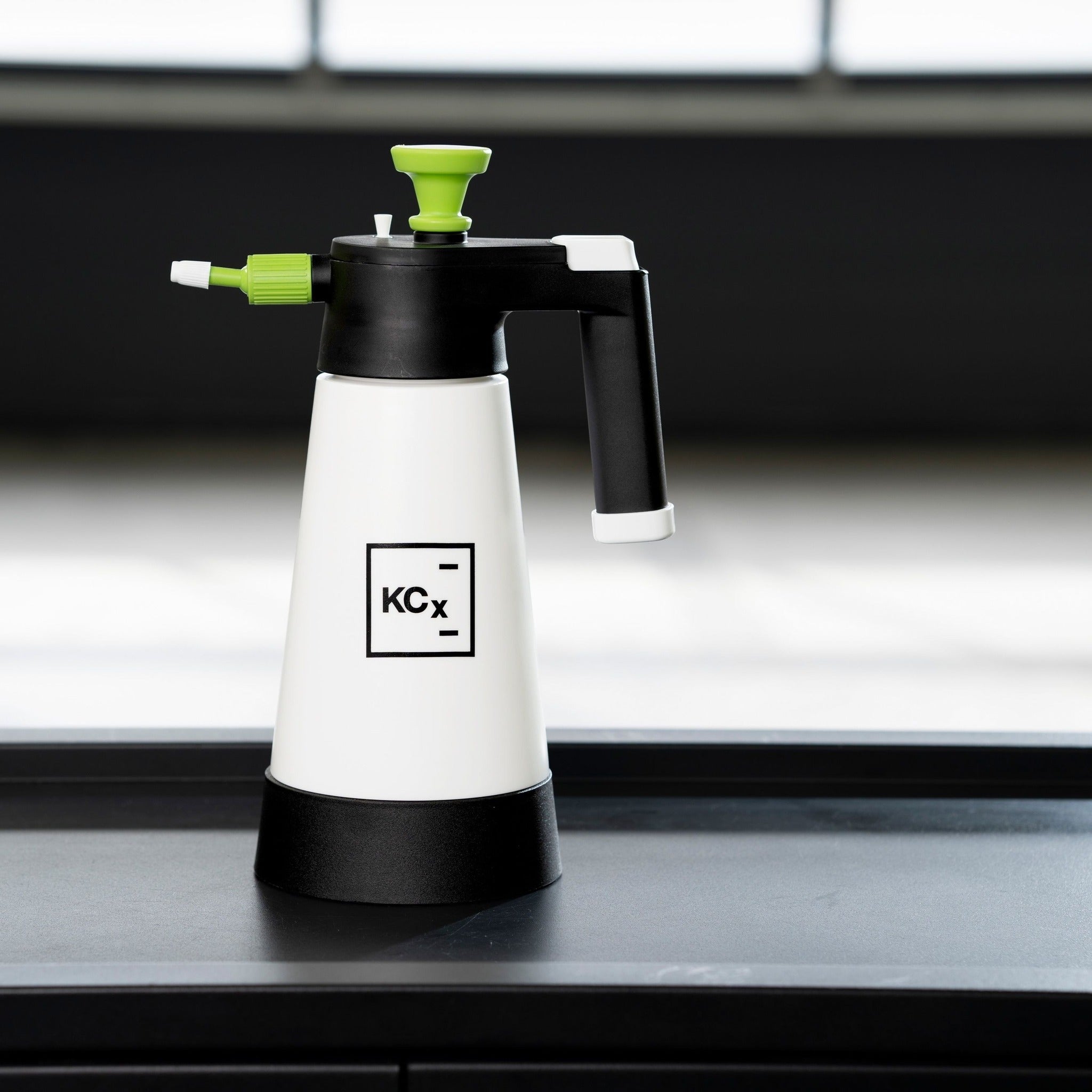 Koch-Chemie 1,5L painekannu alkaalisille pesuaineille